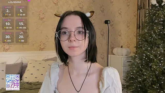 Snapshot of Nora_Failure chatting on 12/25/24, 08:07 Nora Failure online show from 12/25/24, 08:07