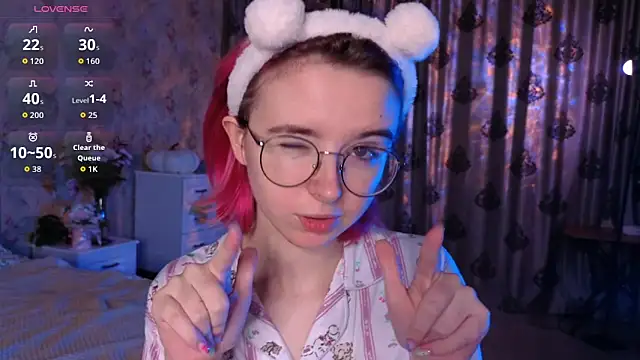 Snapshot of Nora_Failure chatting on 10/02/25, 01:03 Nora Failure online show from 10/02/25, 01:03