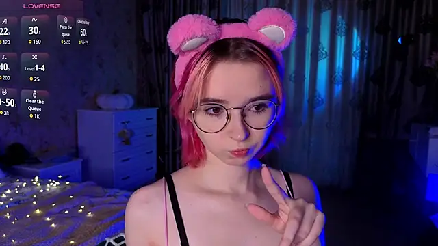 Snapshot of Nora_Failure chatting on 10/12/25, 09:10 Nora Failure online show from 10/12/25, 09:10