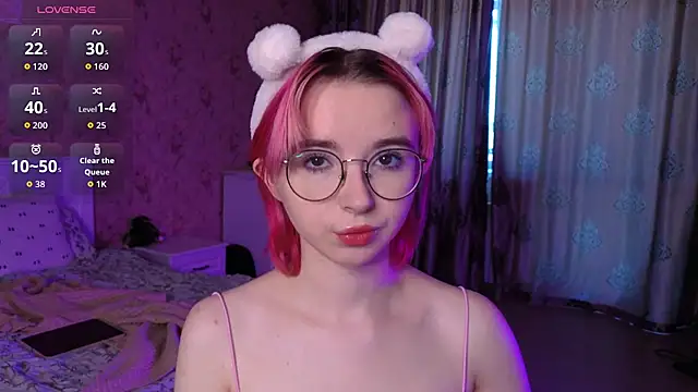 Snapshot of Nora_Failure chatting on 09/26/25, 06:09 Nora Failure online show from 09/26/25, 06:09