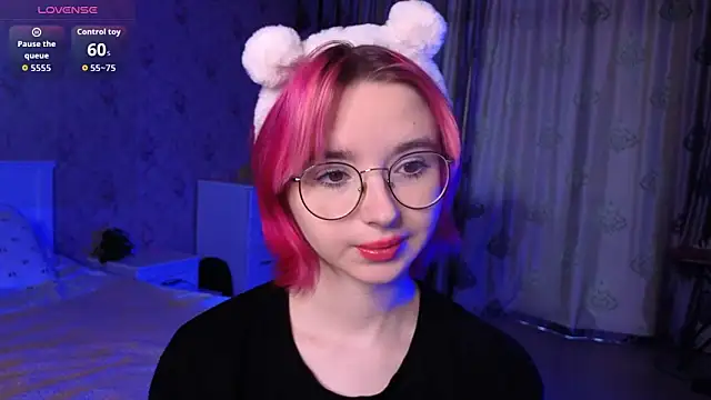 Snapshot of Nora_Failure chatting on 09/21/25, 03:11 Nora Failure online show from 09/21/25, 03:11