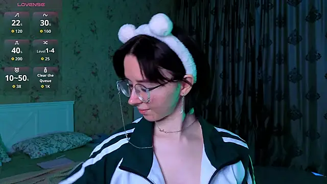 Snapshot of Nora_Failure chatting on 11/22/25, 03:27 Nora Failure online show from 11/22/25, 03:27