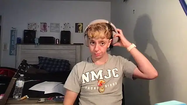 twentywithafelonyy online show from 02/17/25, 05:44