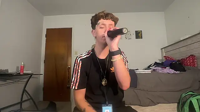 twentywithafelonyy online show from 09/27/25, 04:35