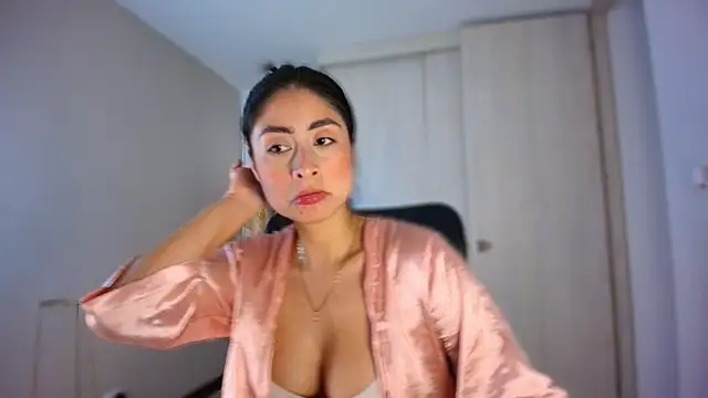 Snapshot of auroracaruso11 chatting on 07/16/26, 05:10 auroracaruso11 online show from 07/16/26, 05:10