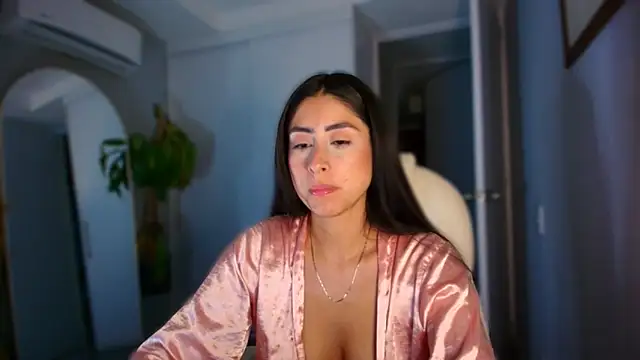 auroracaruso11 online show from 10/06/25, 12:12