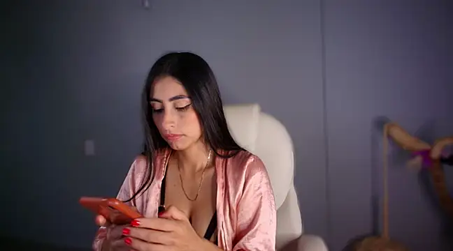 auroracaruso11 online show from 02/02/25, 10:28