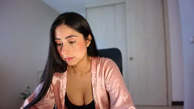 Snapshot of auroracaruso11 chatting on 06/12/26, 08:06 auroracaruso11 online show from 06/12/26, 08:06
