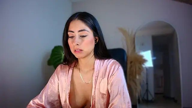 auroracaruso11 online show from 12/02/25, 10:00