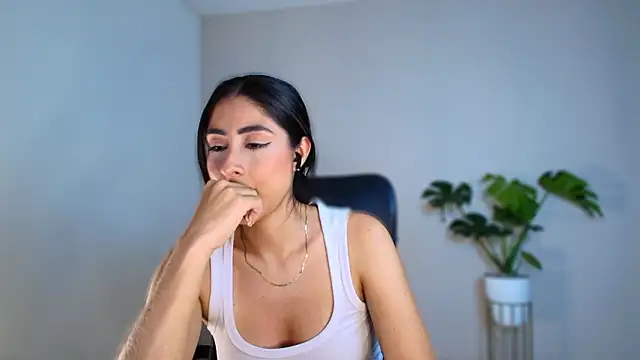 auroracaruso11 online show from 01/15/26, 12:03