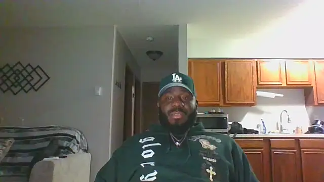 Snapshot of Stayinalive1992 chatting on 12/17/24, 06:24 Stayinalive1992 online show from 12/17/24, 06:24