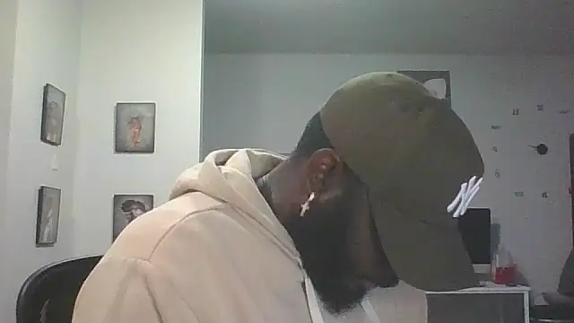 Snapshot of Stayinalive1992 chatting on 11/07/25, 02:38 Stayinalive1992 online show from 11/07/25, 02:38