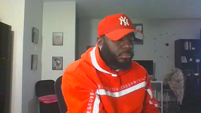 Snapshot of Stayinalive1992 chatting on 10/29/25, 02:54 Stayinalive1992 online show from 10/29/25, 02:54