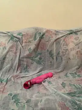 Layla-daloua online show from 10/05/25, 05:25