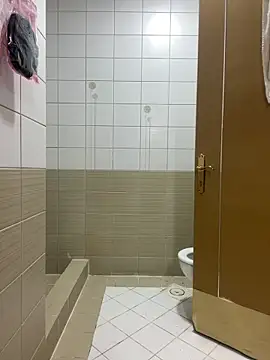 Layla-daloua online show from 12/14/25, 10:37