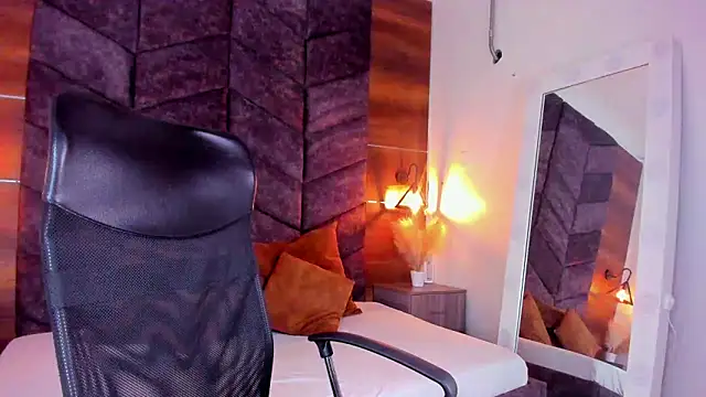 ParisFox  online show from 03/12/25, 07:58