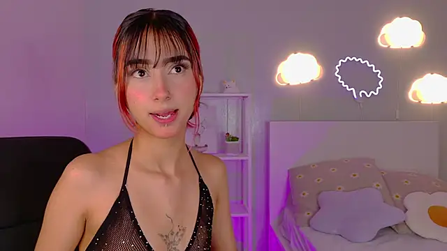 Snapshot of ParisFox_ chatting on 12/19/25, 01:02 ParisFox online show from 12/19/25, 01:02