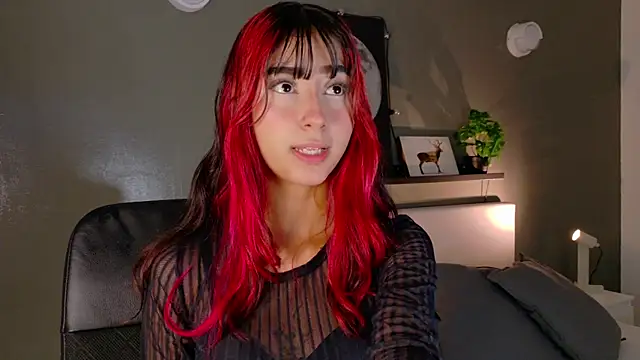 Snapshot of ParisFox_ chatting on 10/21/25, 07:35 ParisFox online show from 10/21/25, 07:35