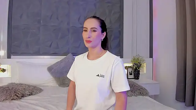 SaraGomez1 online show from 02/12/26, 12:16