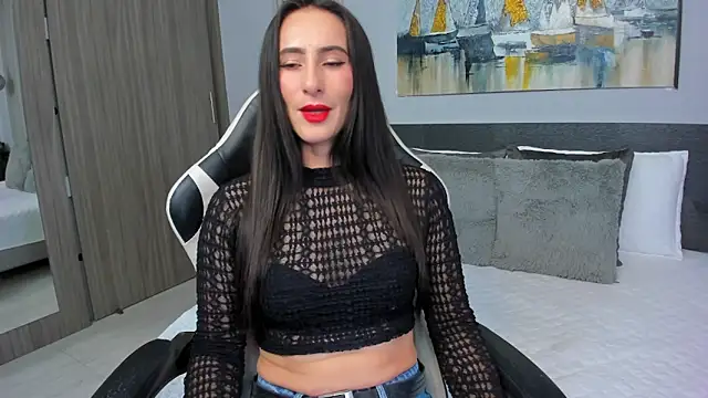 Snapshot of SaraGomez1 chatting on 05/18/26, 12:32 SaraGomez1 online show from 05/18/26, 12:32
