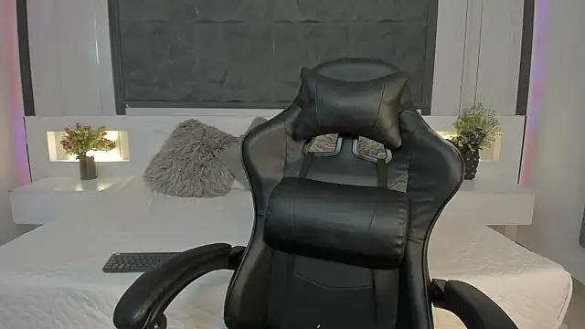 SaraGomez1 online show from 02/13/26, 12:49