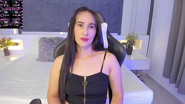 SaraGomez1 online show from 12/14/25, 01:49