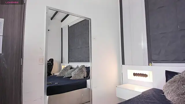 SaraGomez1 online show from 03/13/25, 12:24