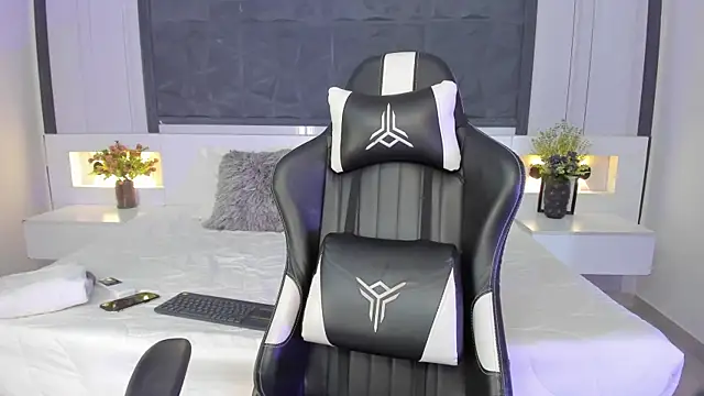 SaraGomez1 online show from 11/01/25, 12:32