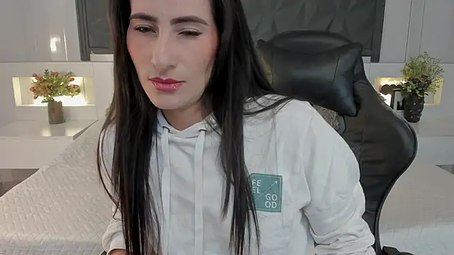 SaraGomez1 online show from 02/16/26, 12:15