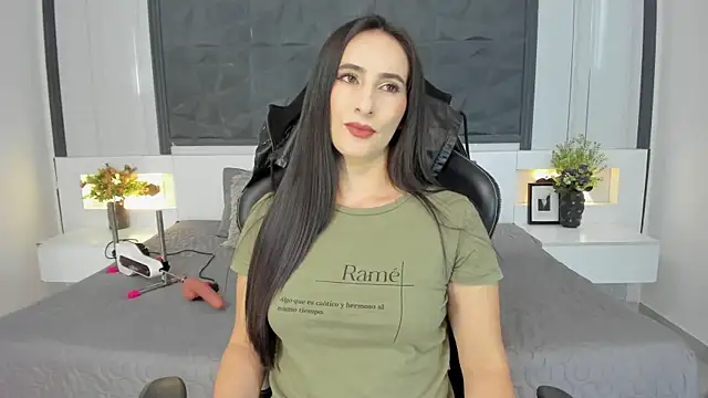 SaraGomez1 online show from 11/06/25, 03:49