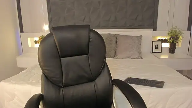 SaraGomez1 online show from 02/26/26, 02:17