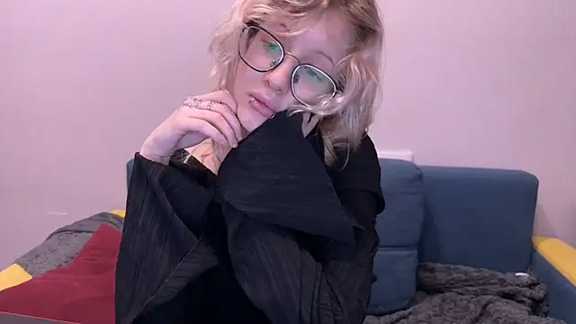 moundliicht1 online show from 11/02/25, 07:52