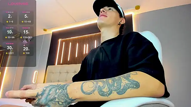 Lobo 17  online show from 04/24/26, 03:41