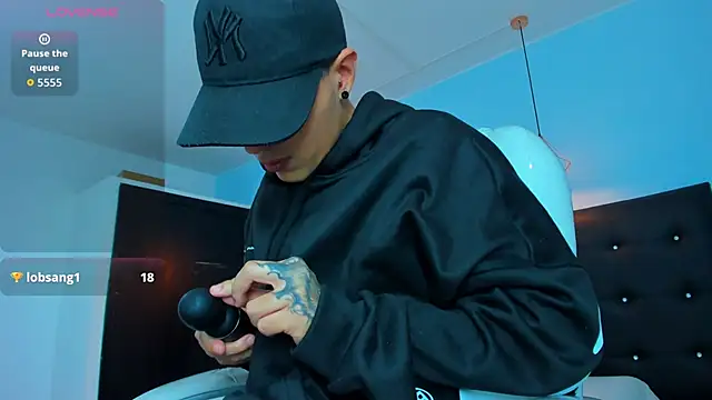 Lobo 17  online show from 10/30/25, 03:49