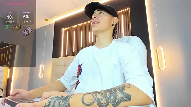 Lobo 17  online show from 03/22/26, 03:43