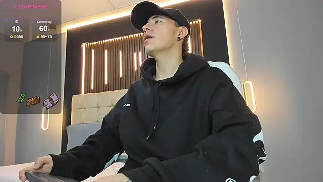 Lobo 17  online show from 03/25/26, 03:39