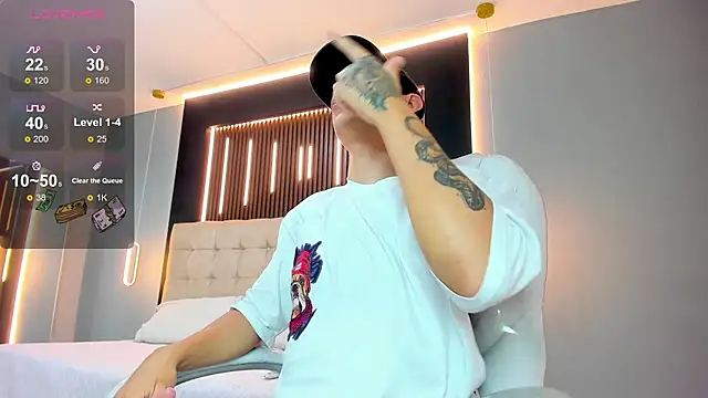 Lobo 17  online show from 04/25/26, 03:42