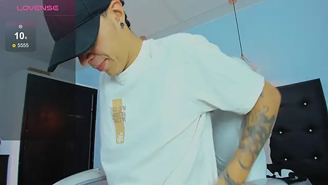 Lobo 17  online show from 11/06/25, 03:43