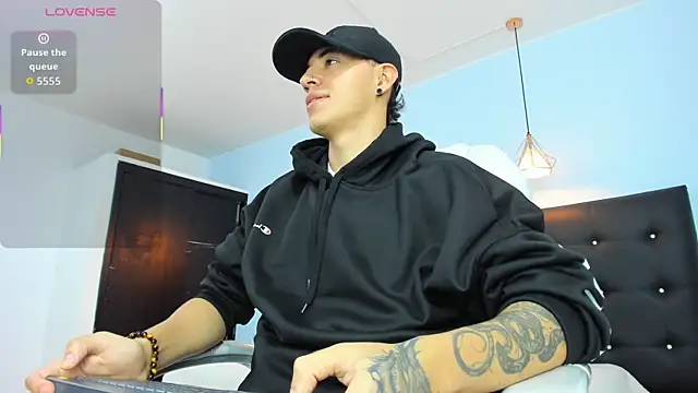 Lobo 17  online show from 10/23/25, 03:49