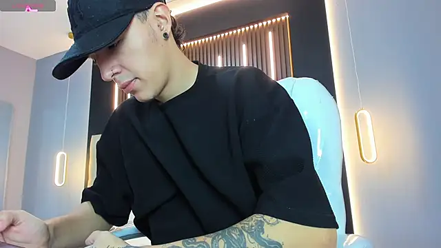 Lobo 17  online show from 03/20/26, 03:18