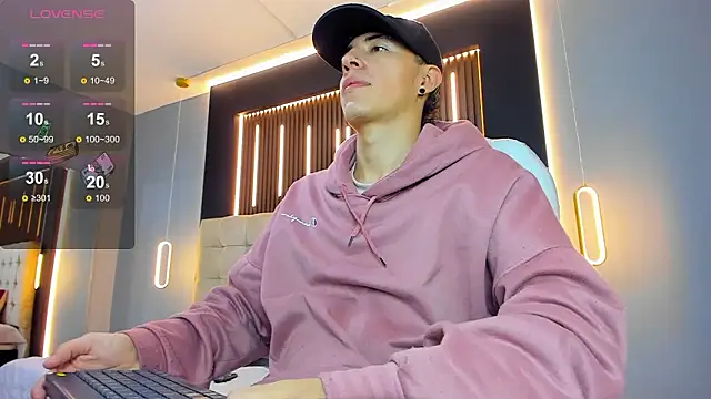 Lobo 17  online show from 03/17/26, 03:42