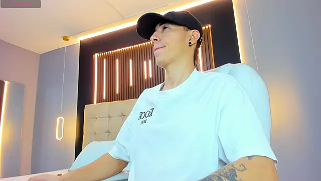 Lobo 17  online show from 03/24/26, 03:39