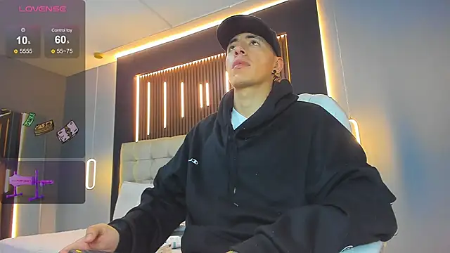 Lobo 17  online show from 03/11/26, 03:33