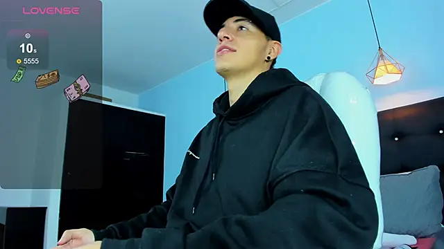 Lobo 17  online show from 12/05/25, 03:49