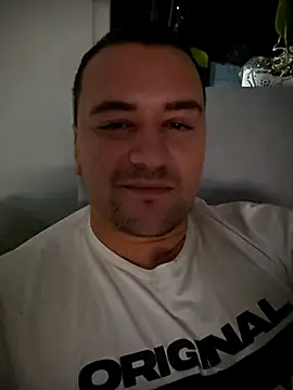 Snapshot of KarlosCarutox chatting on 10/09/25, 04:29 KarlosCarutox online show from 10/09/25, 04:29