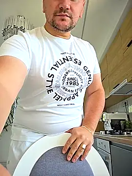 Snapshot of KarlosCarutox chatting on 09/14/25, 10:15 KarlosCarutox online show from 09/14/25, 10:15