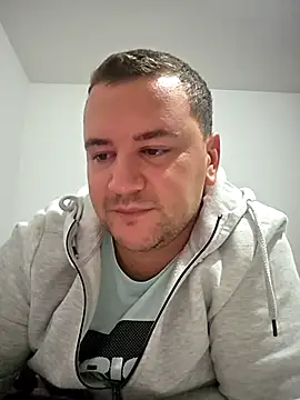 Snapshot of KarlosCarutox chatting on 09/29/25, 05:51 KarlosCarutox online show from 09/29/25, 05:51