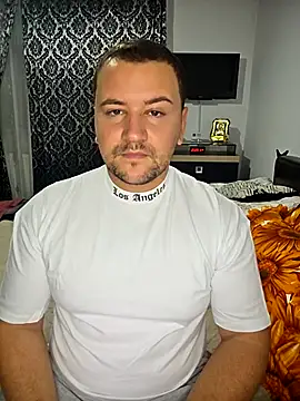 Snapshot of KarlosCarutox chatting on 10/18/25, 05:26 KarlosCarutox online show from 10/18/25, 05:26