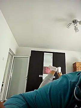 Snapshot of KarlosCarutox chatting on 09/27/25, 08:53 KarlosCarutox online show from 09/27/25, 08:53