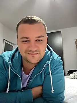 Snapshot of KarlosCarutox chatting on 09/17/25, 05:26 KarlosCarutox online show from 09/17/25, 05:26